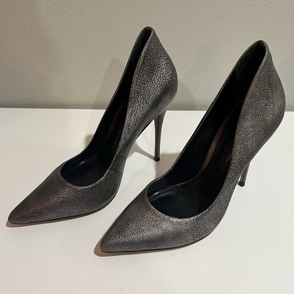 Schutz Women's Matte Metallic Grey‎ Silver Leather Stiletto Pumps Sz 7 Point Toe - Picture 1 of 10